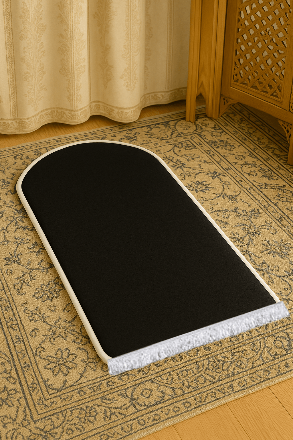 Düz Renk Desensiz Siyah Kadife Seccade Ortopedik 3 CM Süngerli - Carpetella