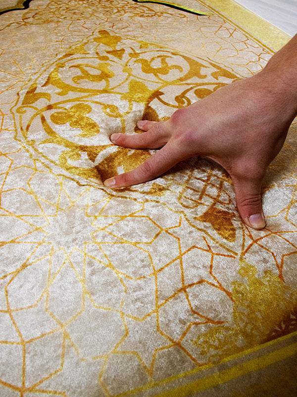 3 CM Süngerli Ortopedik Seccade - Gold Bej Desenli Ortopedik Kadife - Carpetella