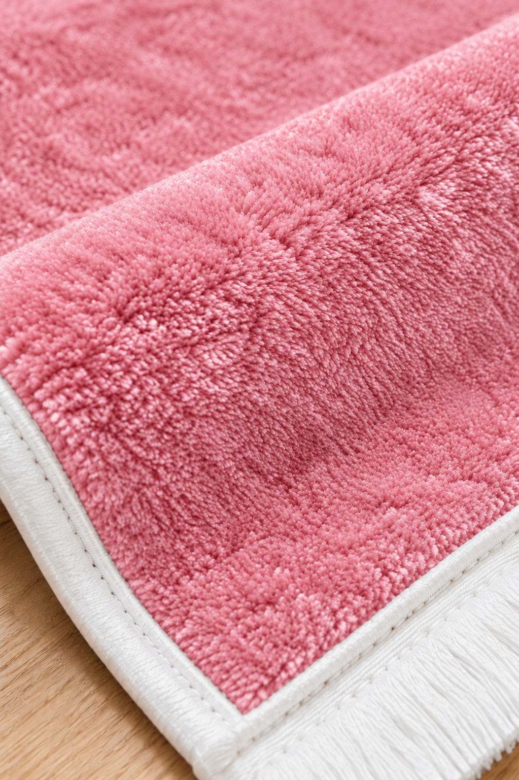 Sultan Boy Büyük Seccade Pembe 70x140 cm – Yumuşak Peluş, Kaymaz Tabanlı