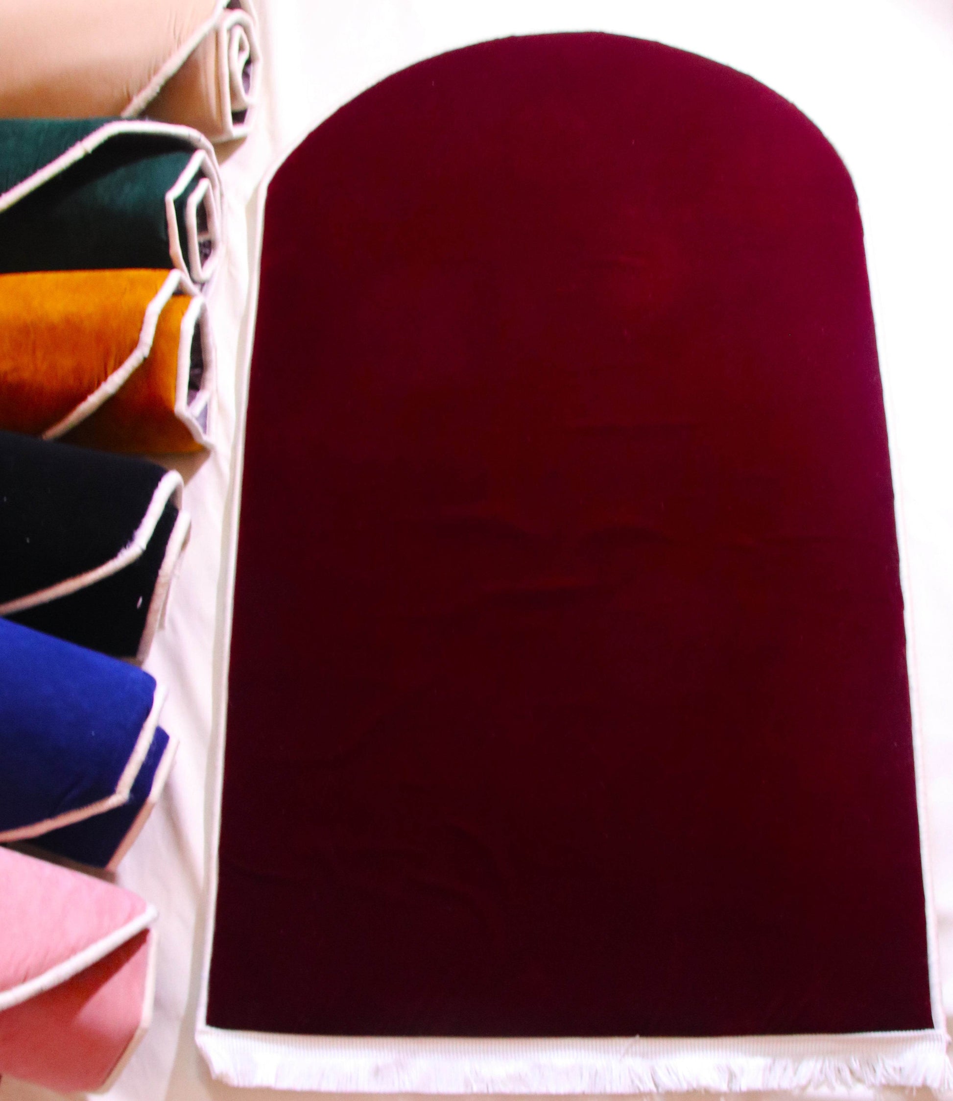 Düz Renk Desensiz Bordo Kadife Seccade Ortopedik 3 CM Süngerli - Carpetella