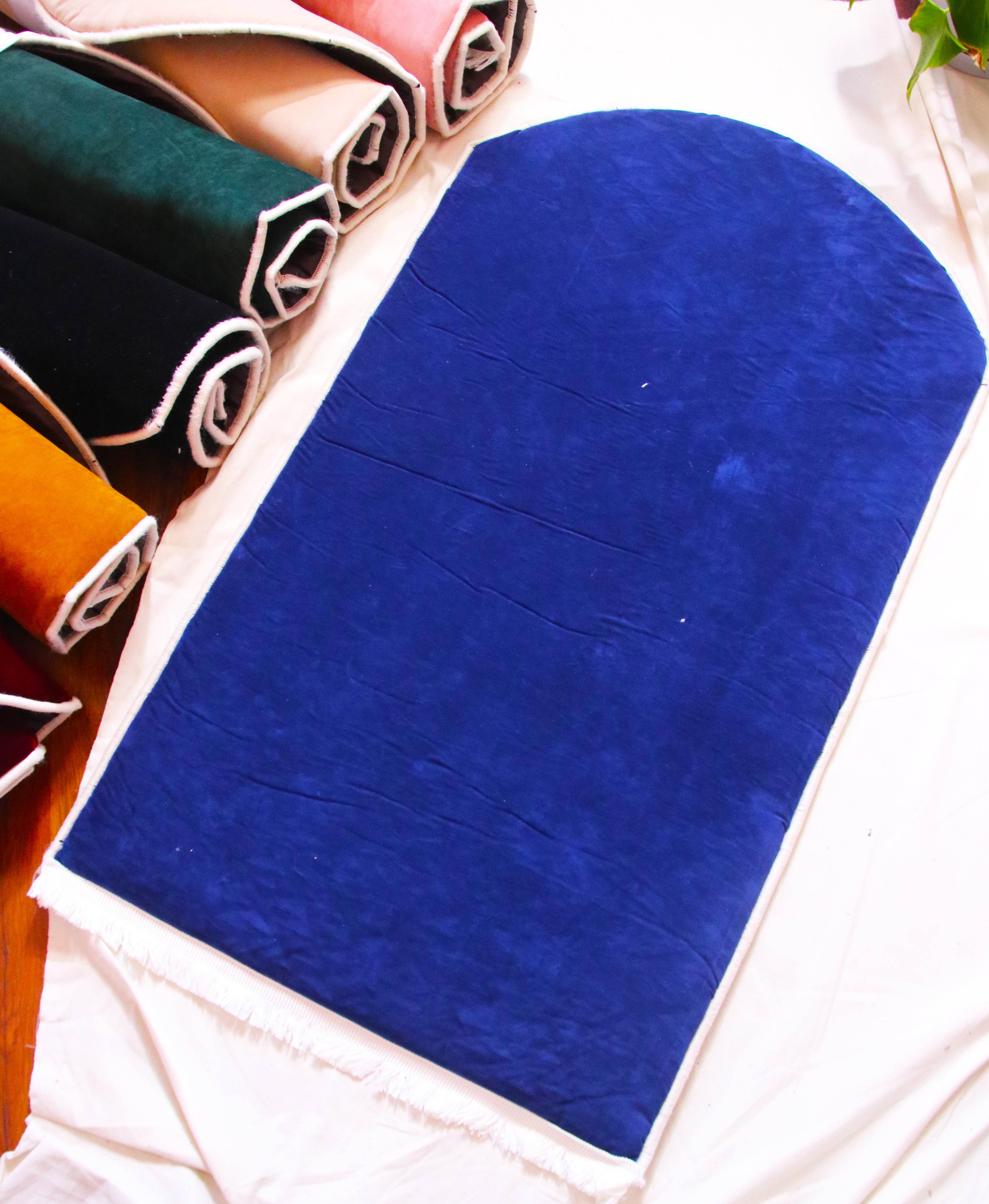 Düz Renk Desensiz Lacivert Kadife Seccade Ortopedik 3 CM Süngerli - Carpetella