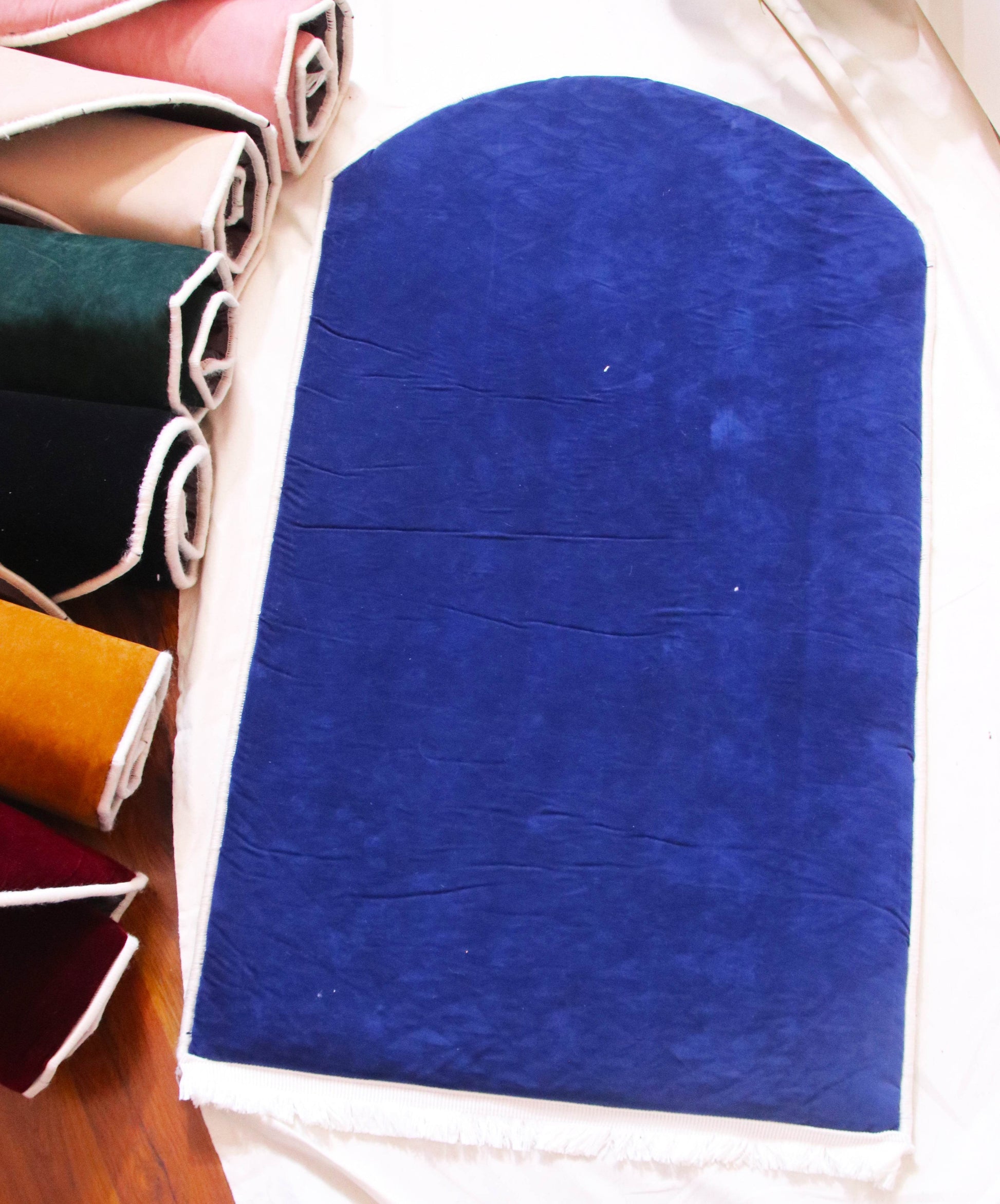 Düz Renk Desensiz Lacivert Kadife Seccade Ortopedik 3 CM Süngerli - Carpetella