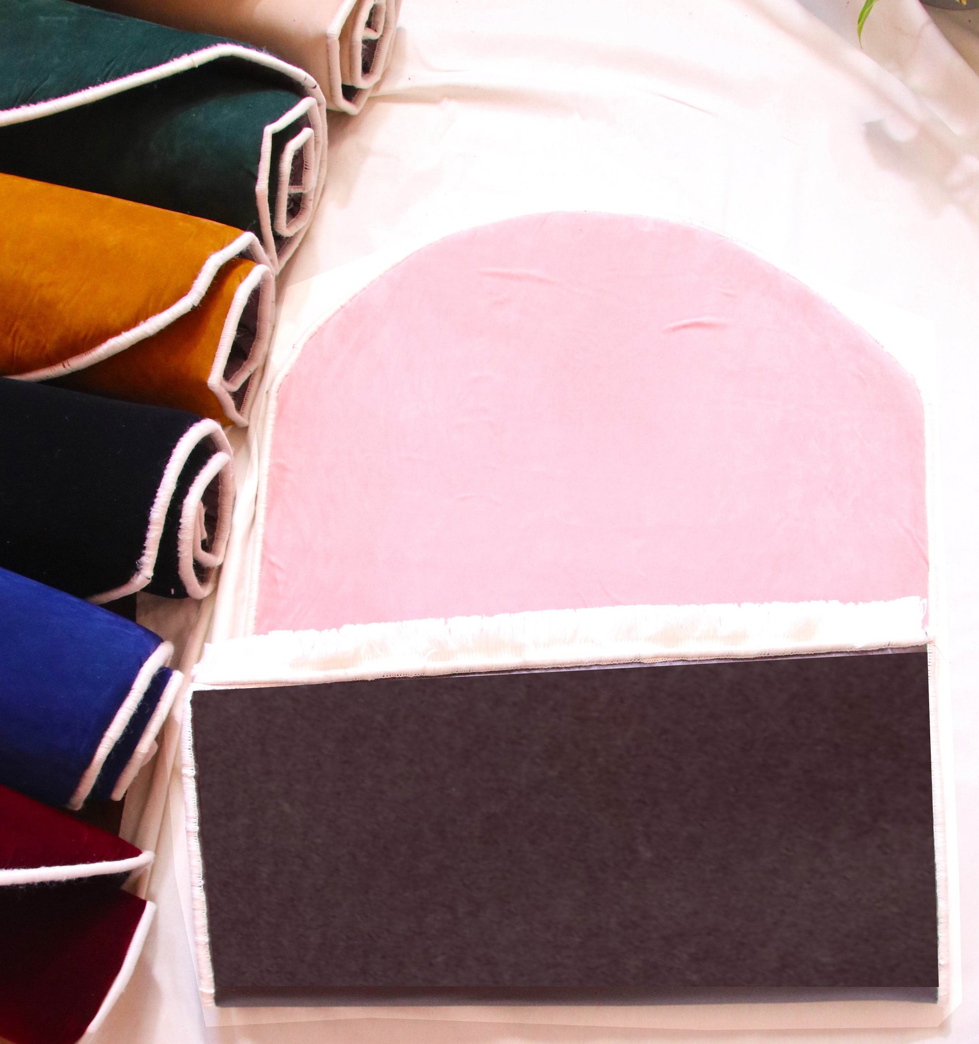 Düz Renk Desensiz Bej Kadife Seccade Ortopedik 3 CM Süngerli - Carpetella