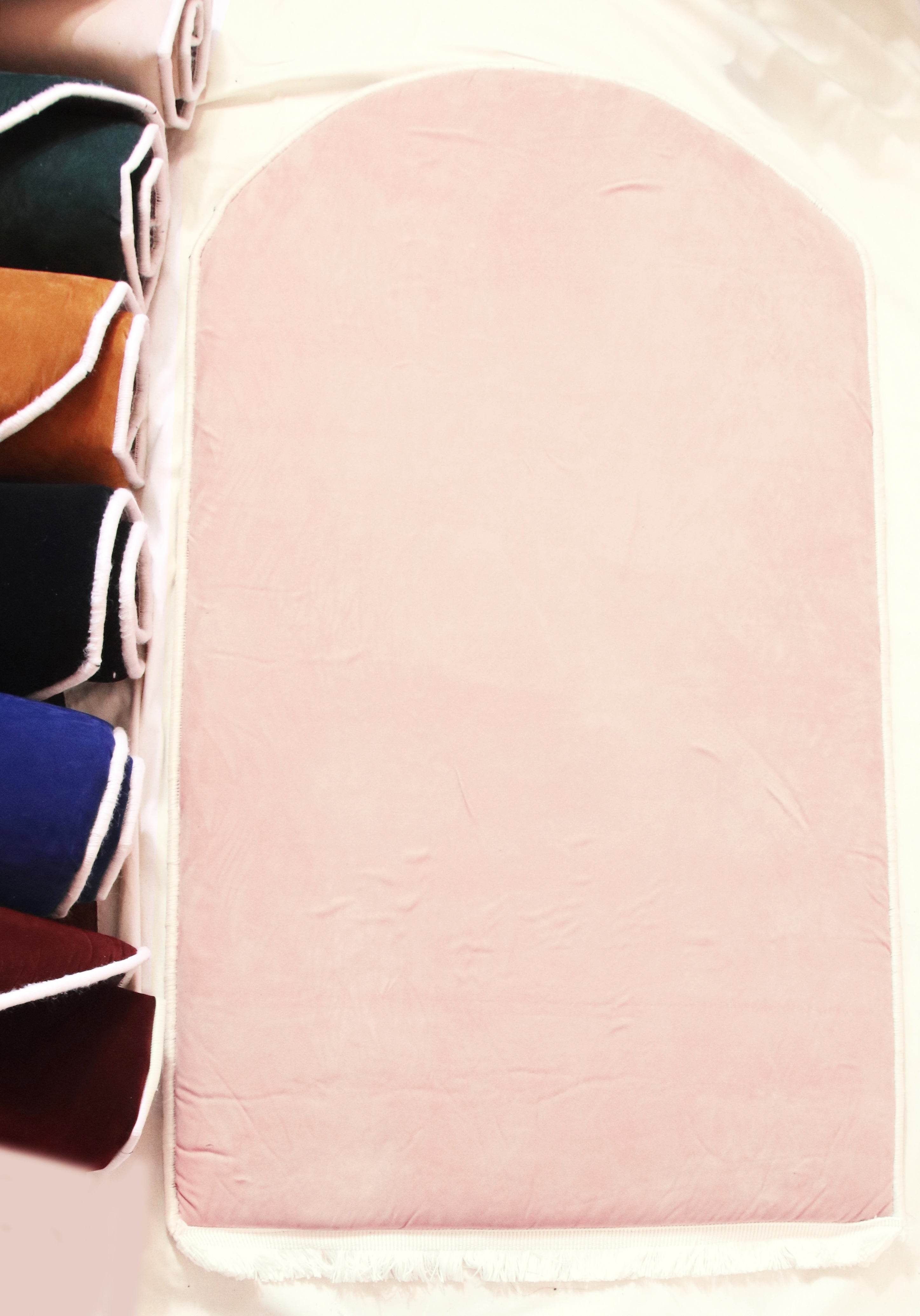 Düz Renk Desensiz Bej Kadife Seccade Ortopedik 3 CM Süngerli - Carpetella