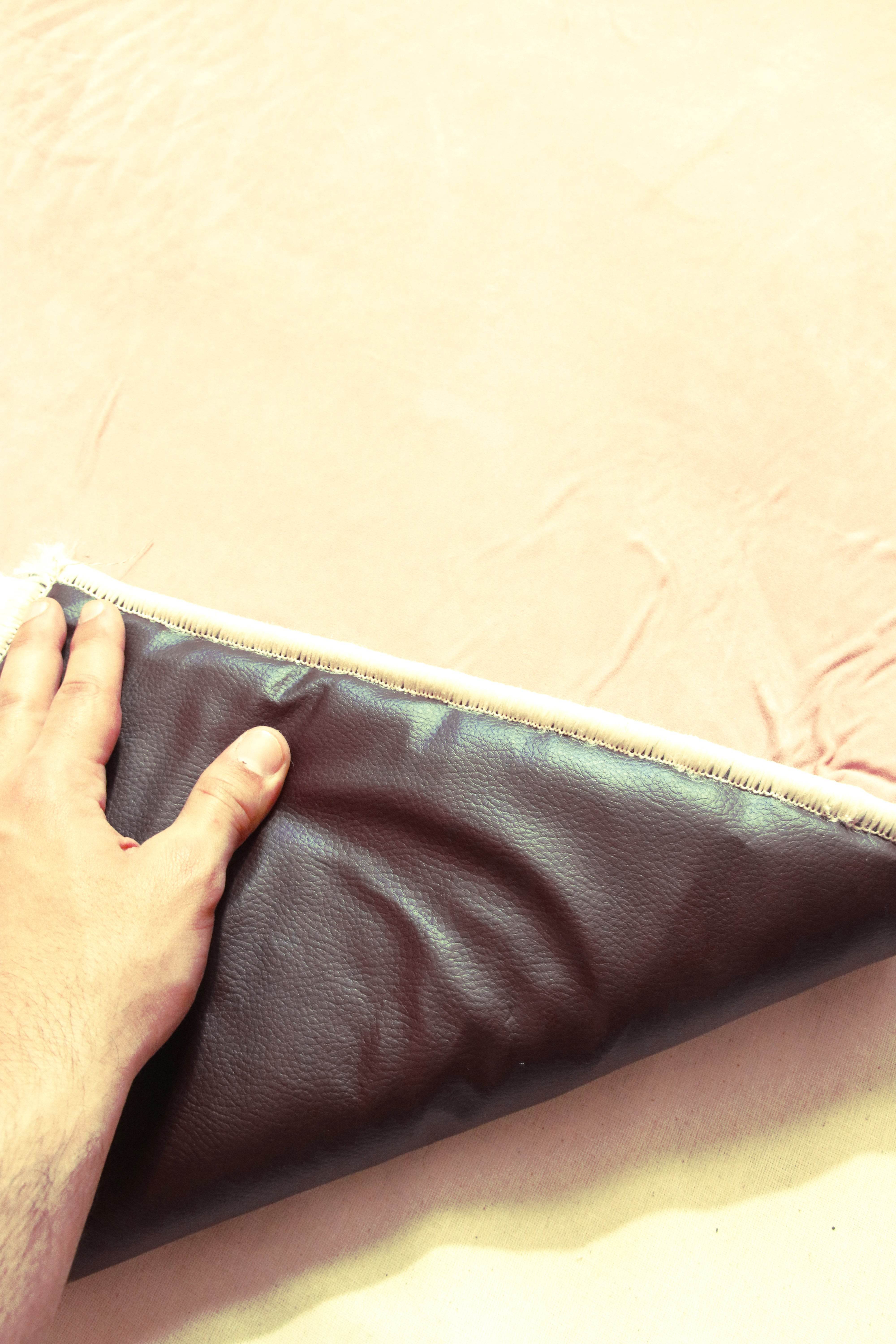 Bej Kabe İşlemeli Kadife Seccade | Ortopedik 3cm Süngerli - Carpetella