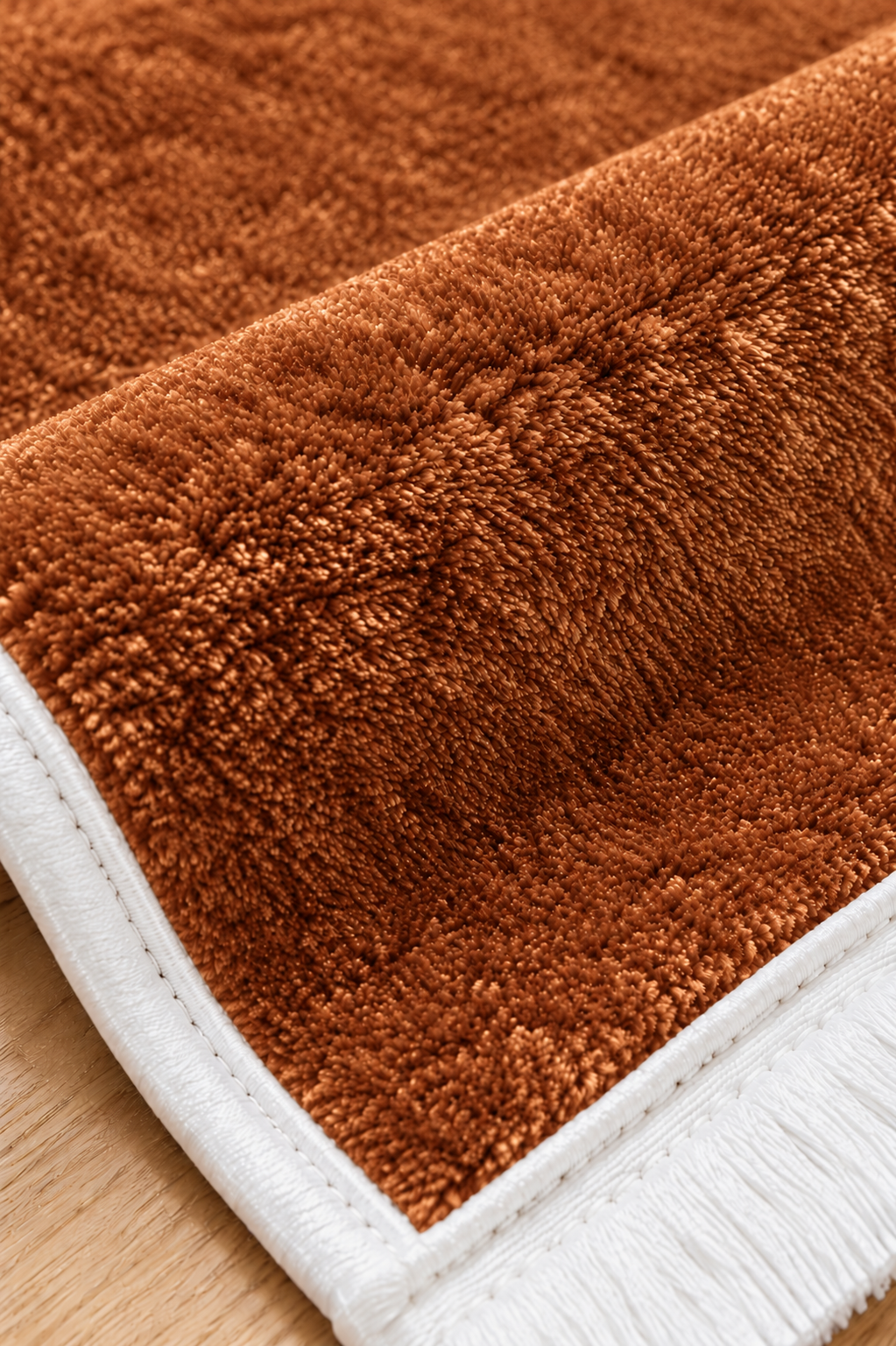 Sultan Boy Büyük Seccade Kahverengi 70x140 cm – Yumuşak Peluş, Kaymaz Tabanlı