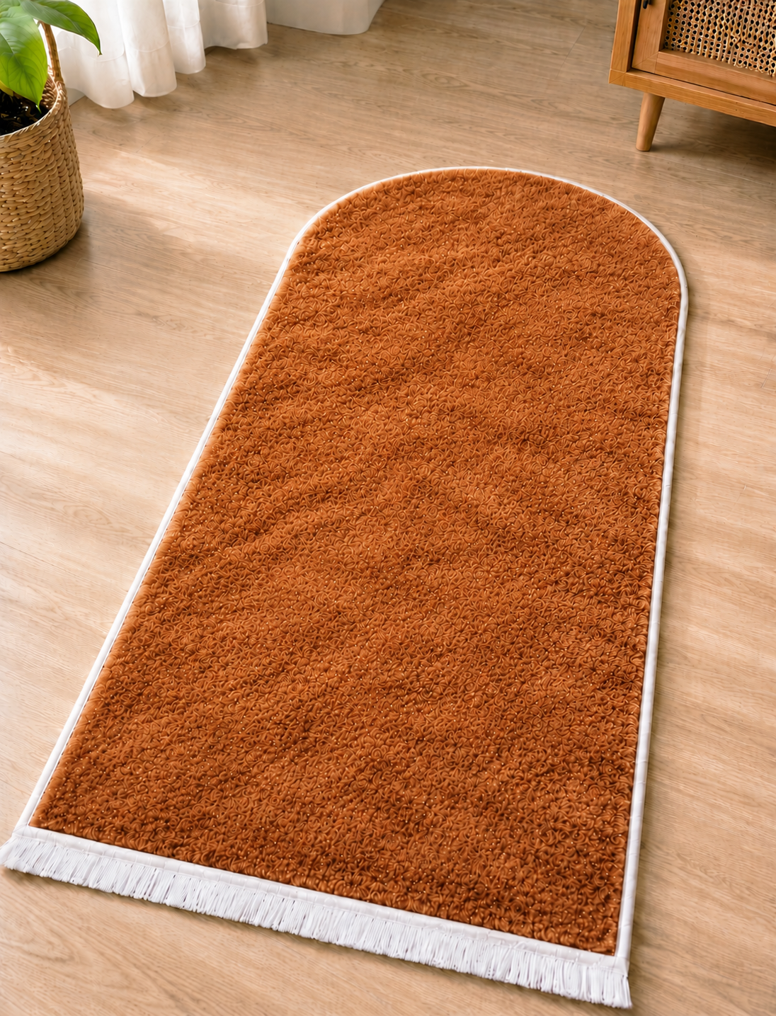 Sultan Boy Büyük Seccade Kahverengi 70x140 cm – Yumuşak Peluş, Kaymaz Tabanlı