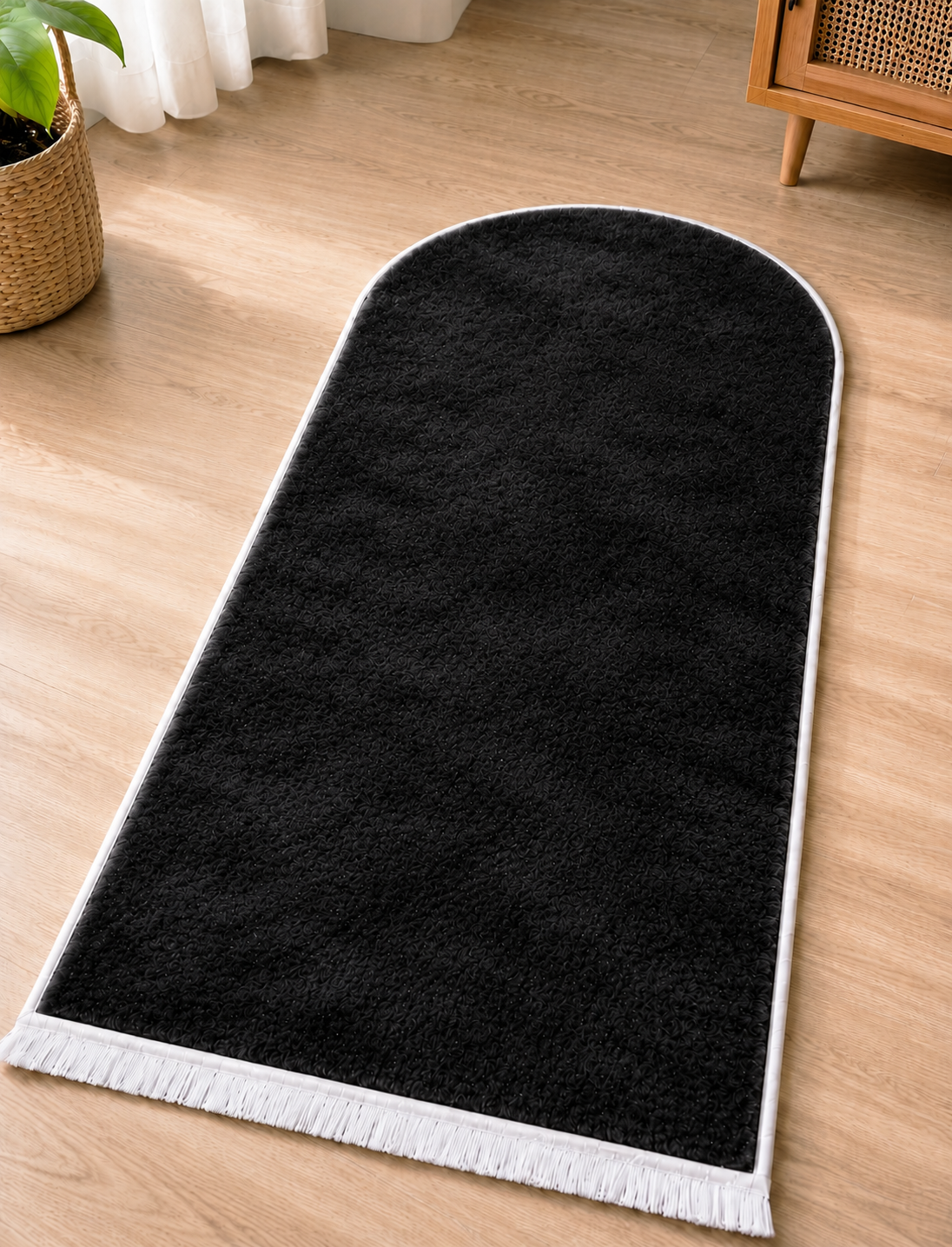 Sultan Boy Büyük Seccade Siyah 70x140 cm – Yumuşak Peluş, Kaymaz Tabanlı