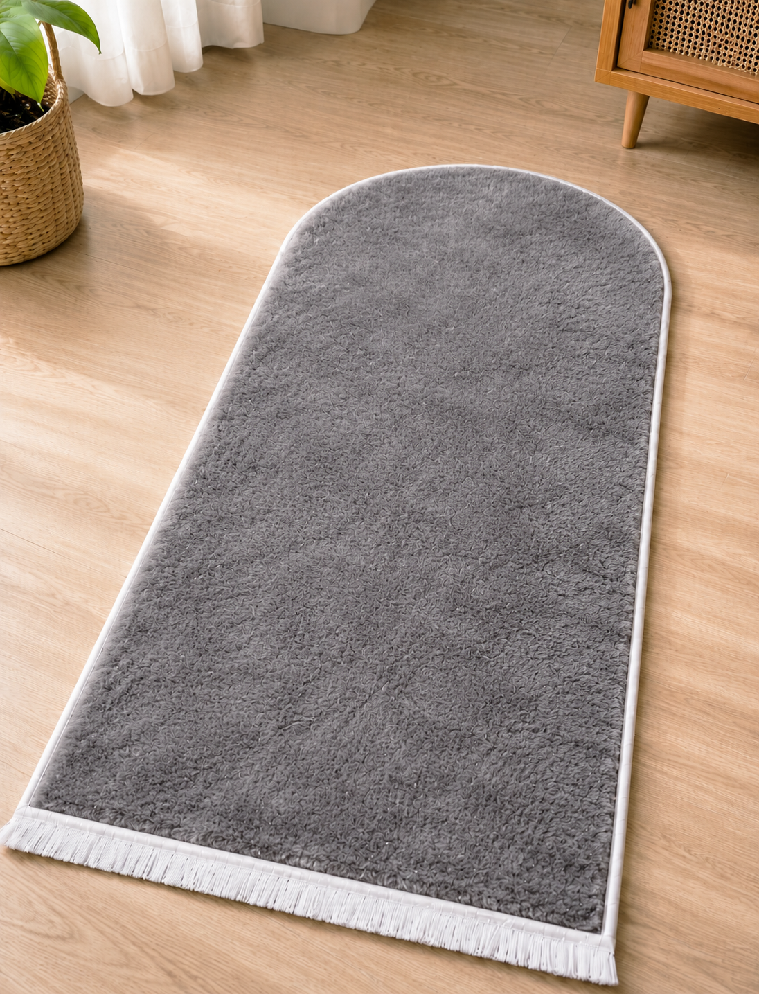 Sultan Boy Büyük Seccade Gri 70x140 cm – Yumuşak Peluş, Kaymaz Tabanlı