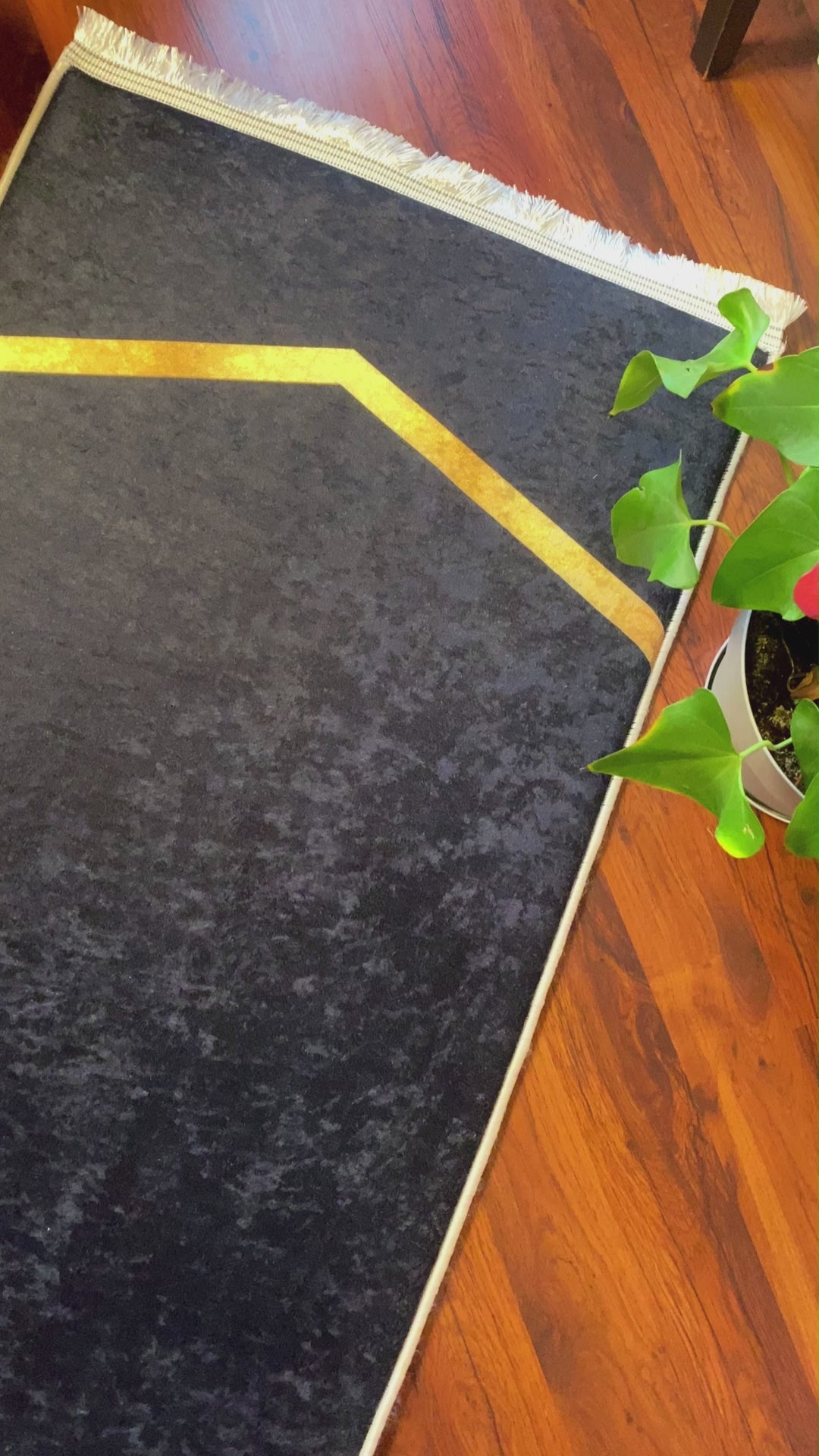 Videoyu yükle: 3 CM Süngerli Ortopedik Seccade - Siyah Sade Minimalist Ortopedik Seccade