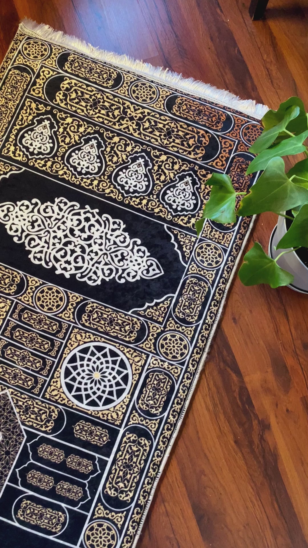 Videoyu yükle: 3 CM Süngerli Ortopedik Seccade - Gold Kabe Motifli Lüks Kadife